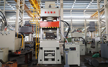 三梁四柱液壓機(jī)簡述（結(jié)構(gòu)、特點(diǎn)、參數(shù)及配置）