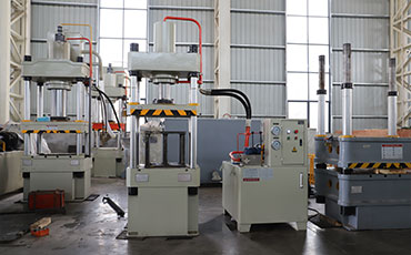 液壓機廠家為啥要測四柱液壓機的垂直度和平行度？