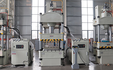 三梁四柱液壓機(jī)中過濾器使用多長時間更換？